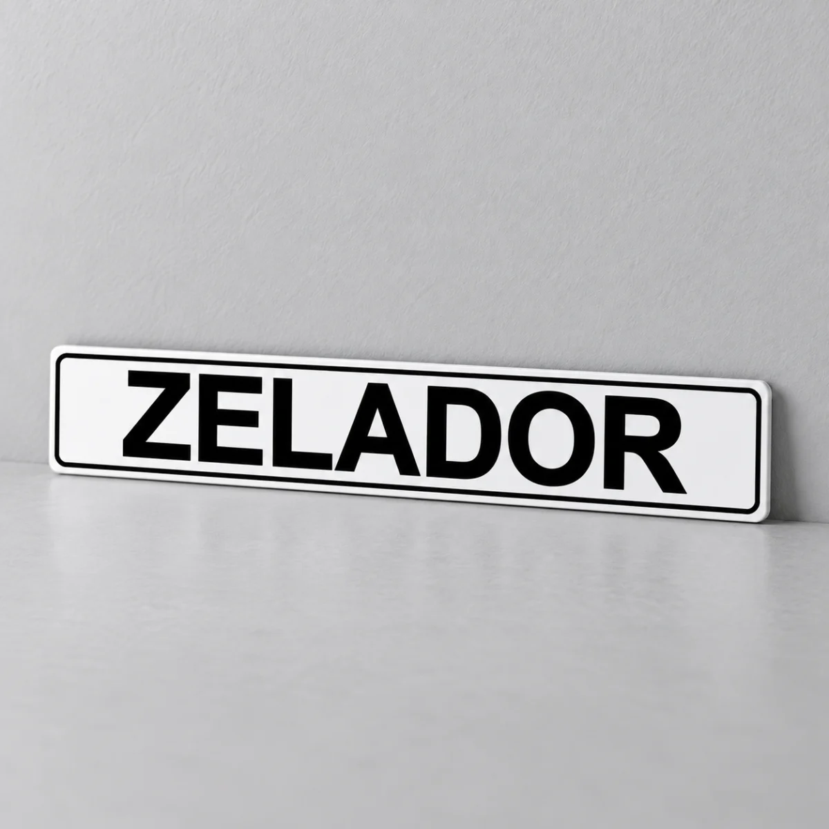 Zelador — placa PVC em perspectiva, sem furos