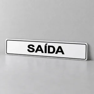 Saída — placa PVC em perspectiva, sem furos