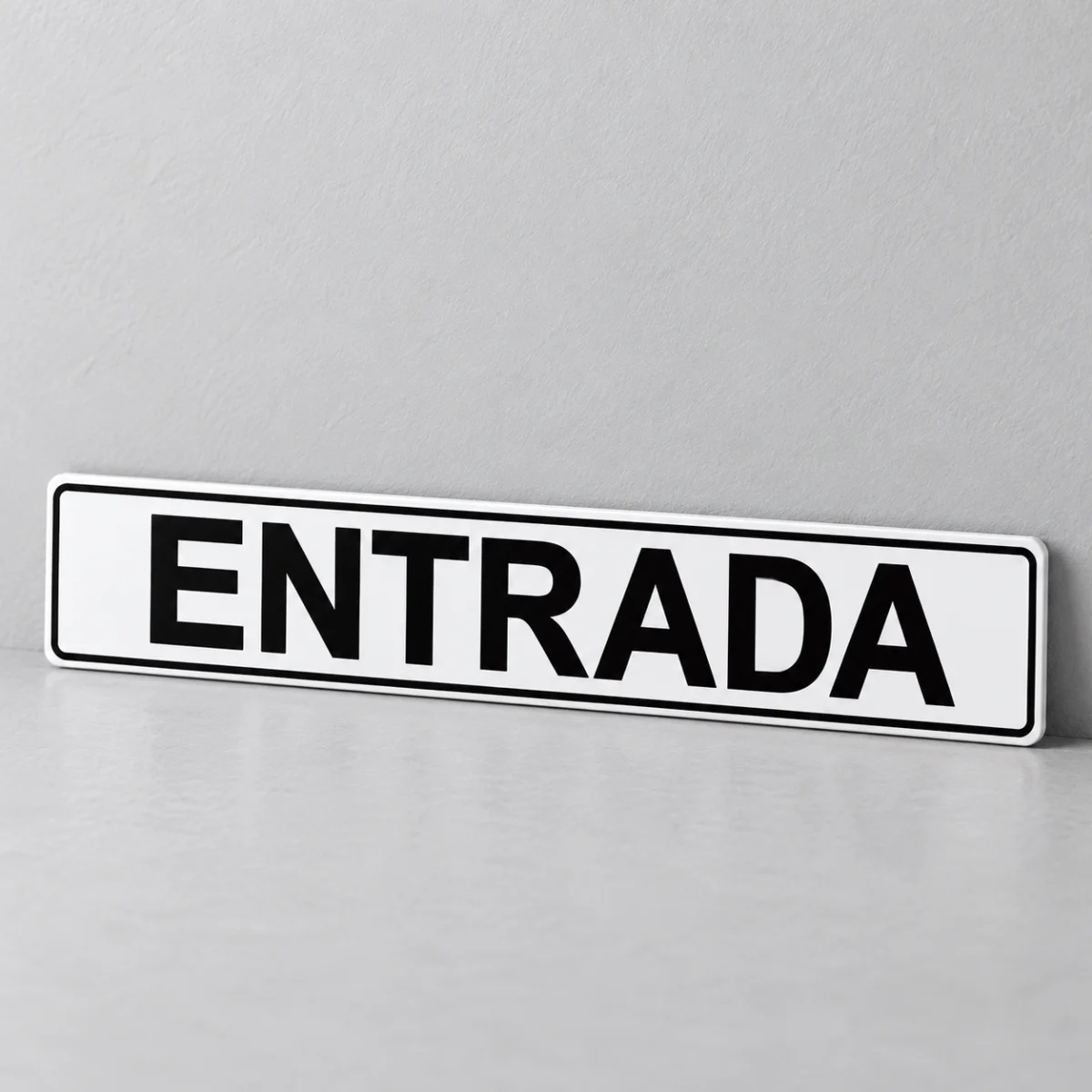 Entrada — placa PVC em perspectiva, sem furos
