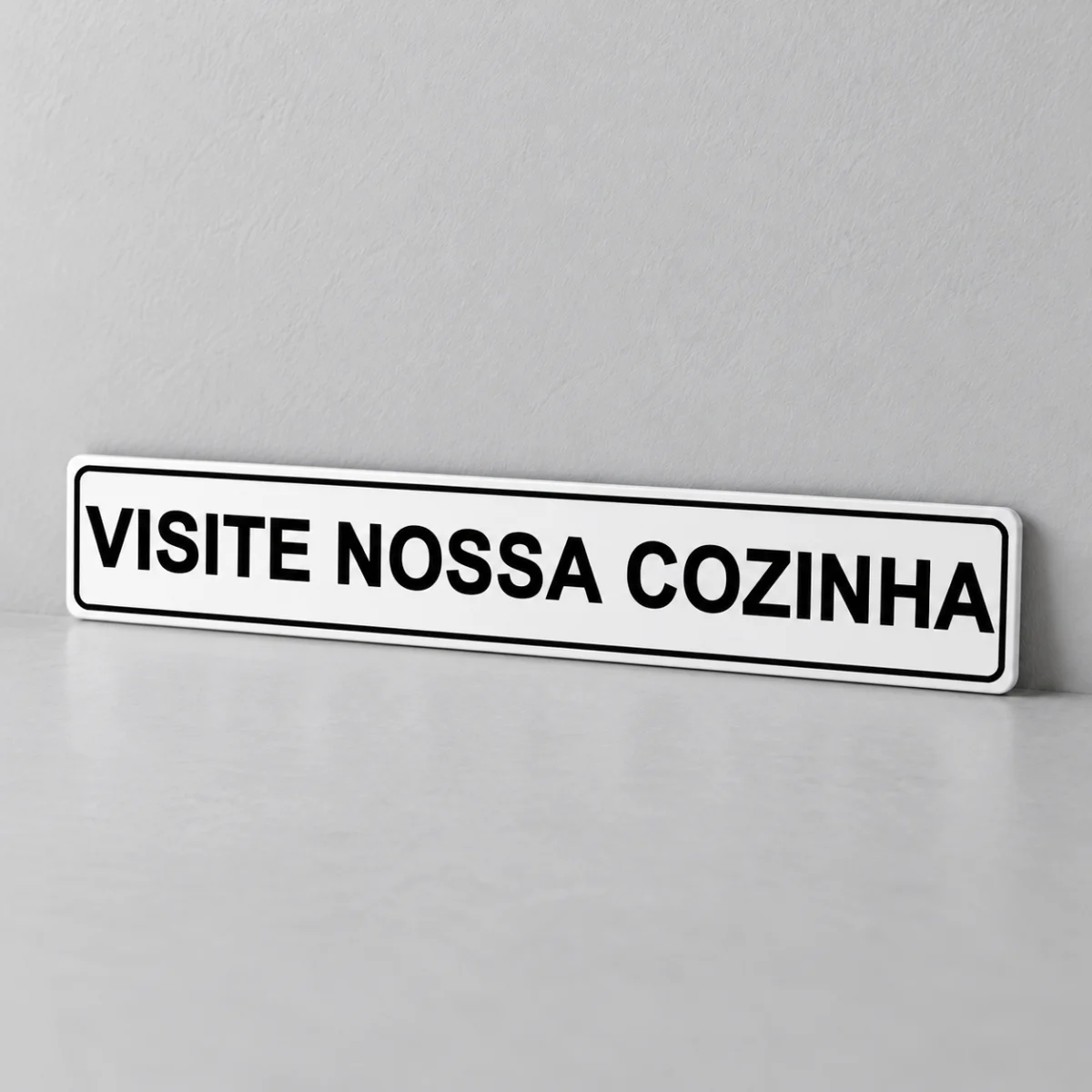 Visite Nossa Cozinha — placa PVC em perspectiva, sem furos