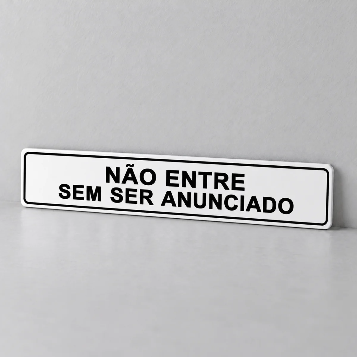 Não Entre sem Ser Anunciado — placa PVC em perspectiva, sem furos