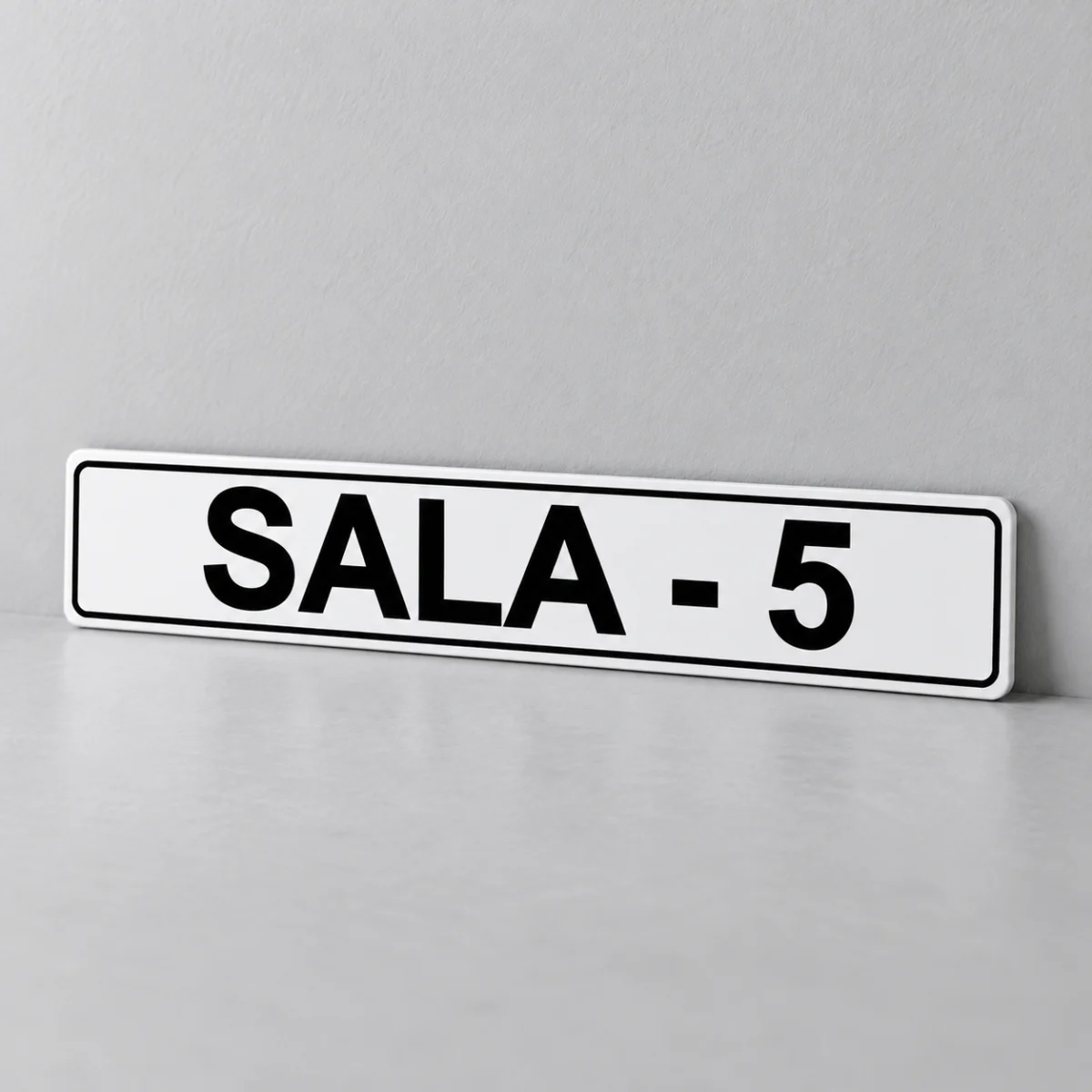Sala 5 — placa PVC em perspectiva, sem furos