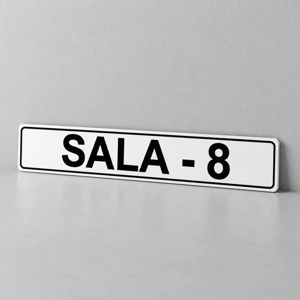 Sala 8 — placa PVC em perspectiva, sem furos