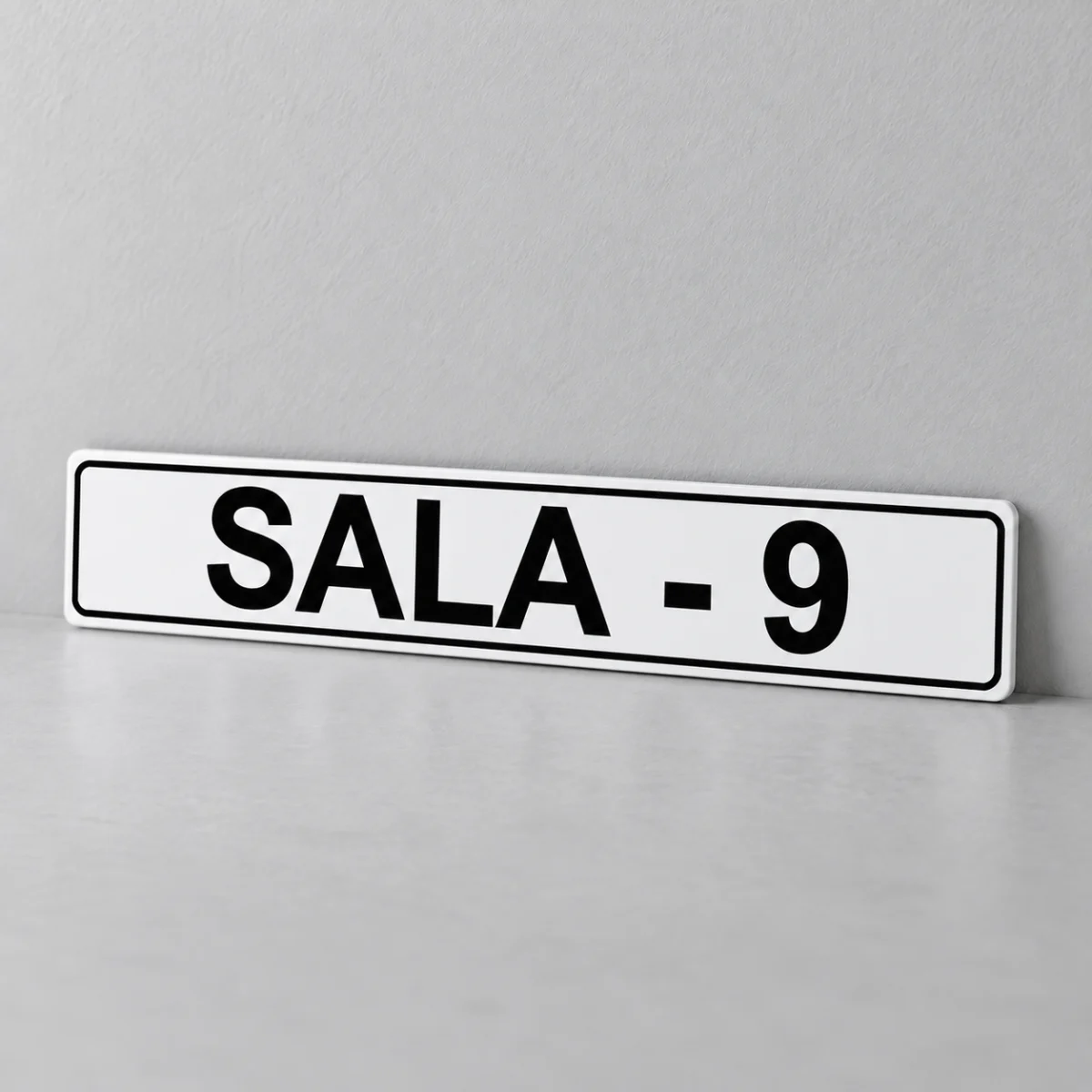 Sala 9 — placa PVC em perspectiva, sem furos