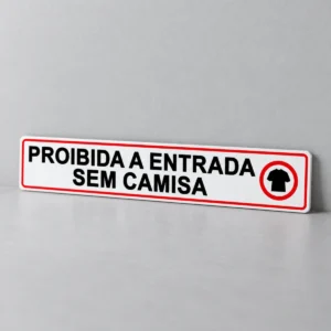 Proibida a Entrada sem Camisa — placa PVC em perspectiva, sem furos