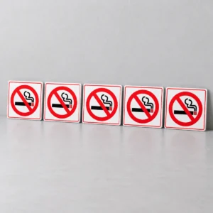 Kit Proibido Fumar - símbolo circular - 5 peças — placa PVC em perspectiva, sem furos