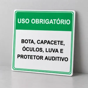 Uso Obrigatório de EPI — placa PVC em perspectiva, sem furos