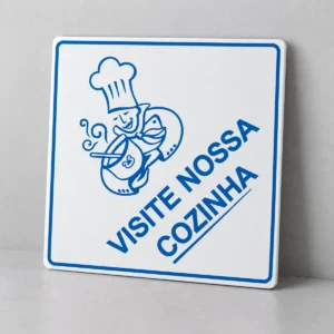 Visite Nossa Cozinha — placa PVC em perspectiva, sem furos