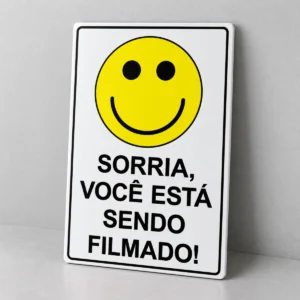 Sorria, Você Está Sendo Filmado — placa PVC em perspectiva, sem furos